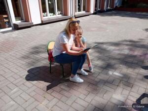 Cała Polska czyta dzieciom - czytanie na tarasie